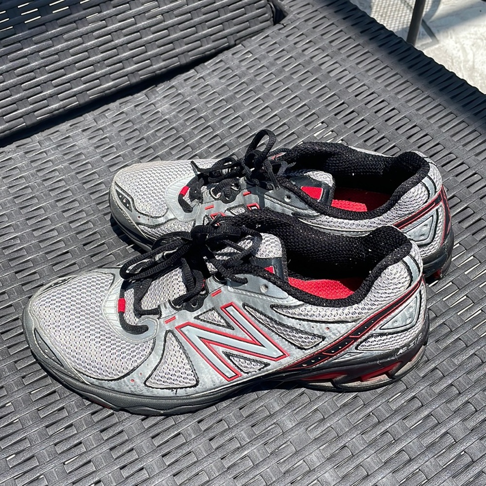 New balance men’s athletic shoes size 10 1/2
